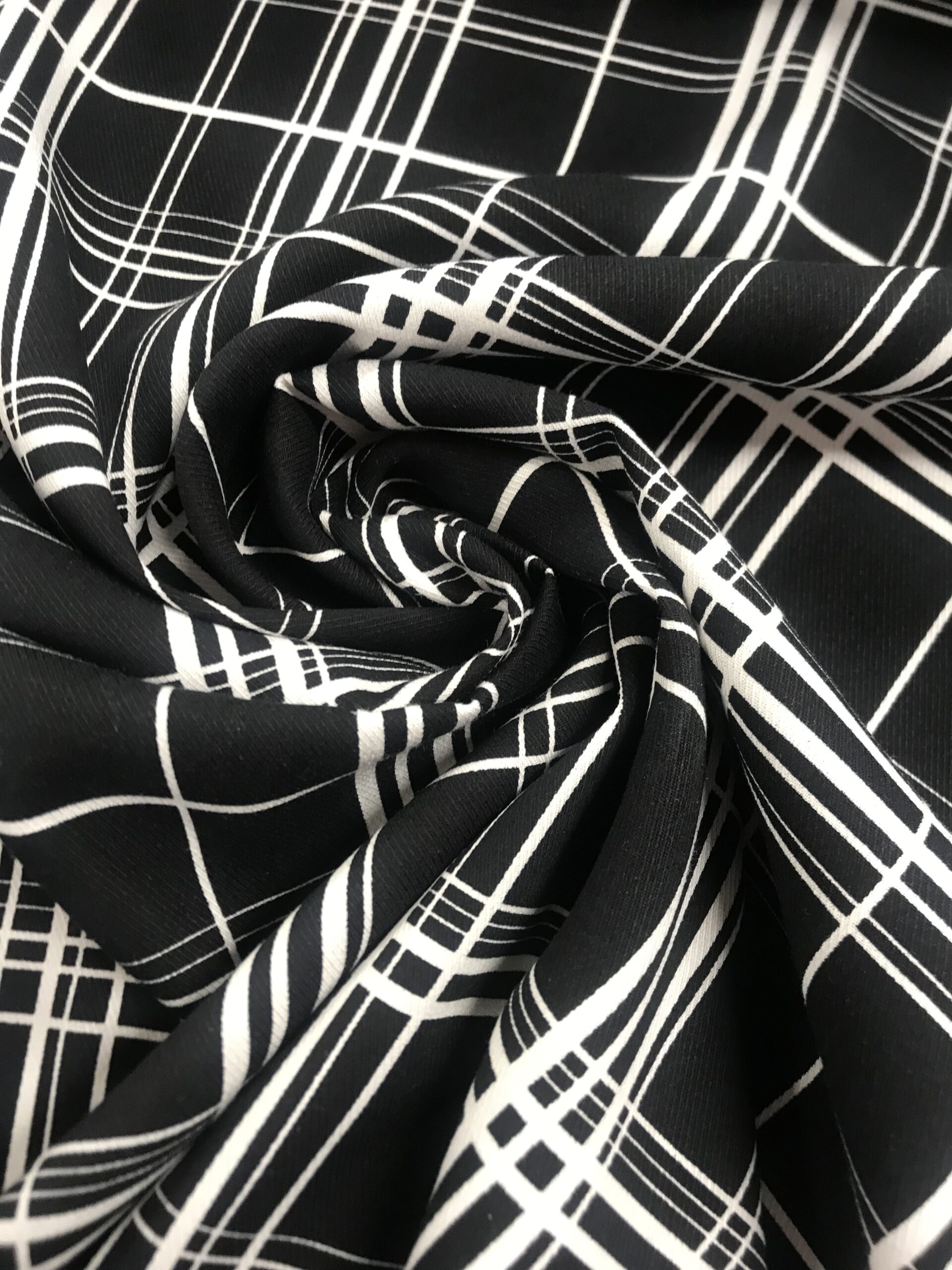 viscosa cuadros líneas blancas f.negro