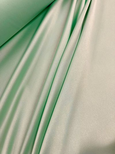 Crepe Satén Venecia manzana claro