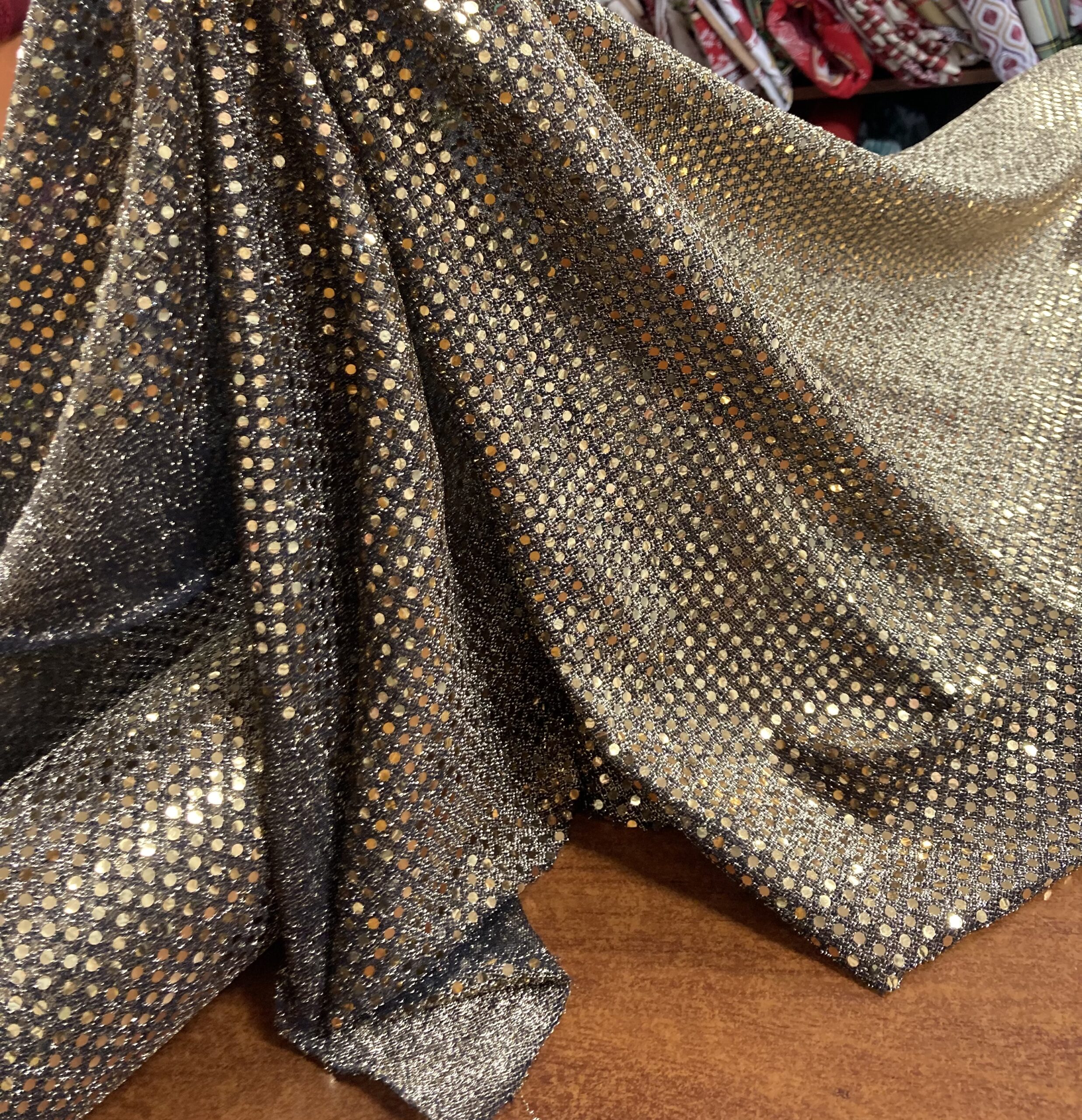 Lamé falsa lentejuela oro f. negro/oro
