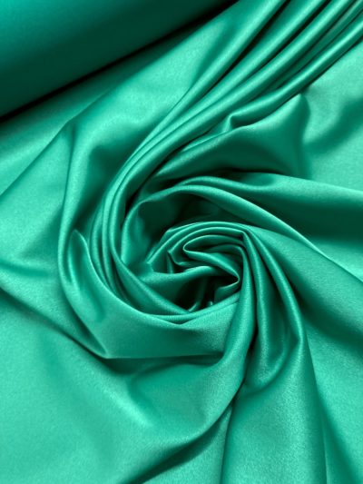 Crepe Satén Venecia Verde Esmeralda