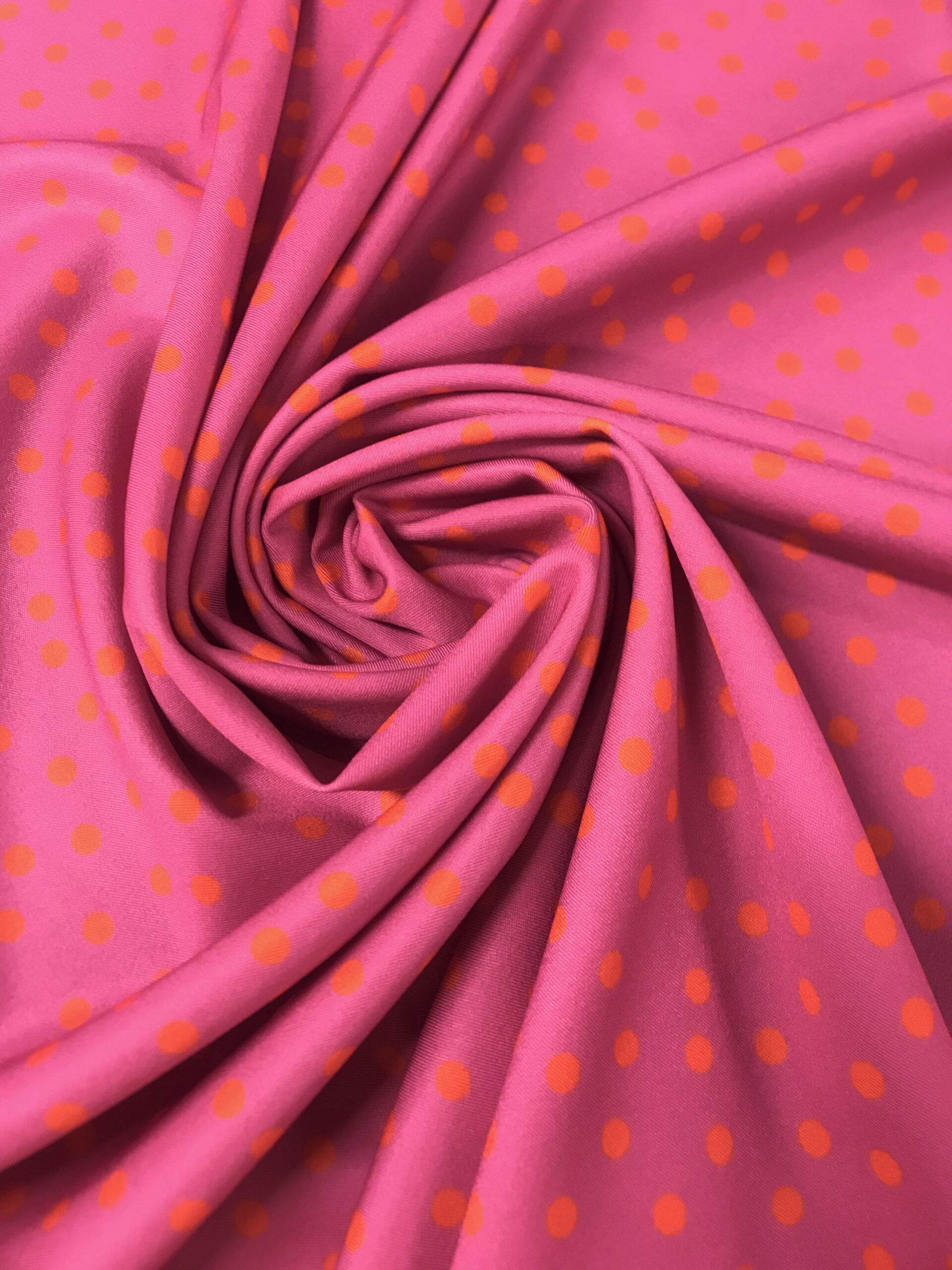 Bielástico gabardina fuxia lunar naranja