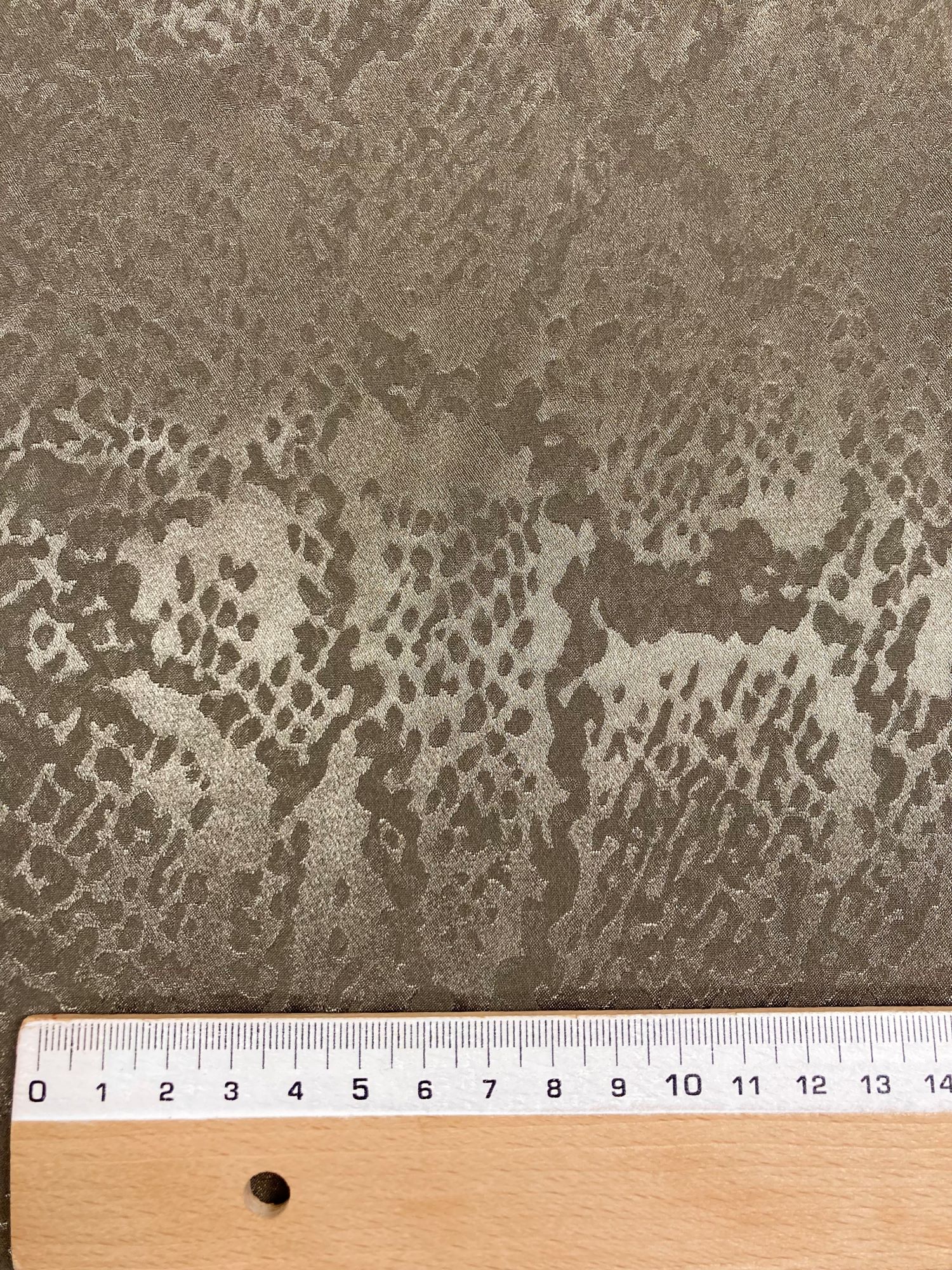 Satén jacquard animal print caqui topo - Imagen 2