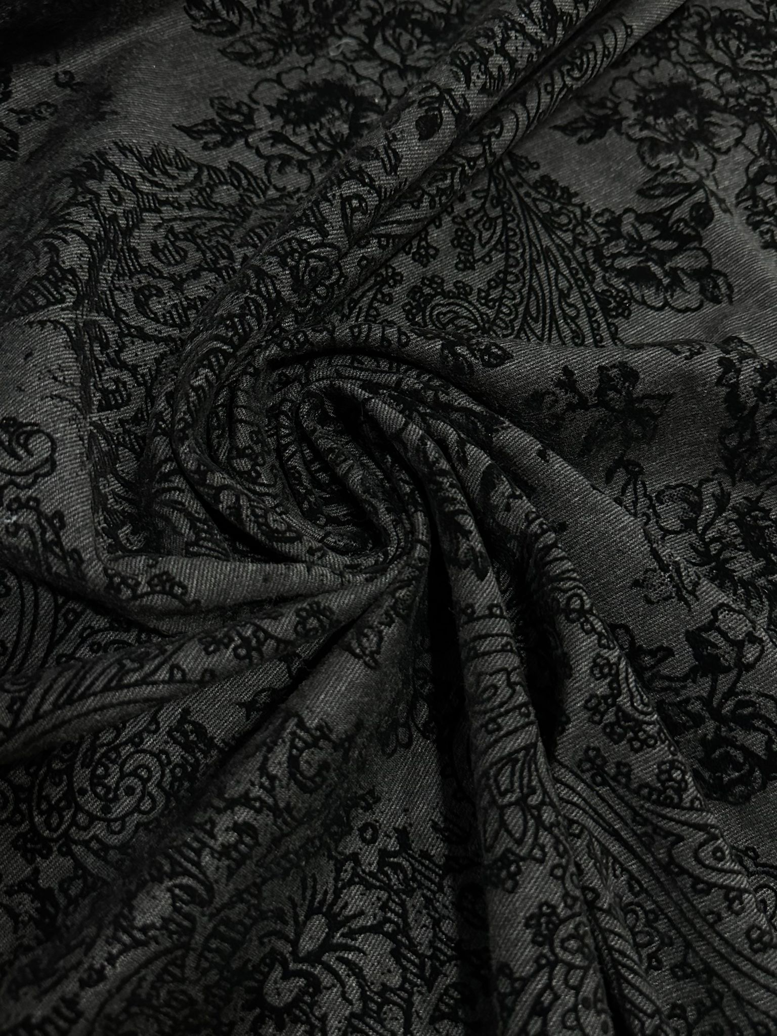 Punto roma flocado floral