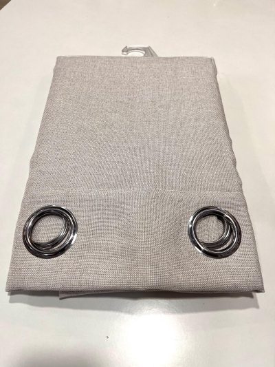 Cortina confeccionada color lino