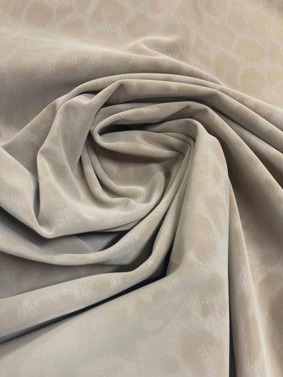 Impermeable punto animal print piedra