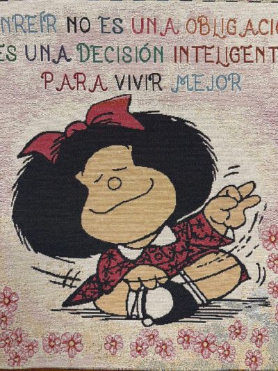 Panel gobelino Mafalda feliz