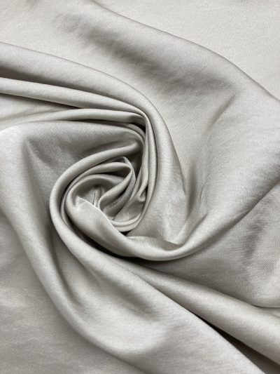 Viscosa satén visón claro