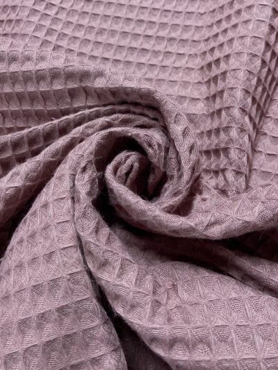 Waffle ciruela empolvado