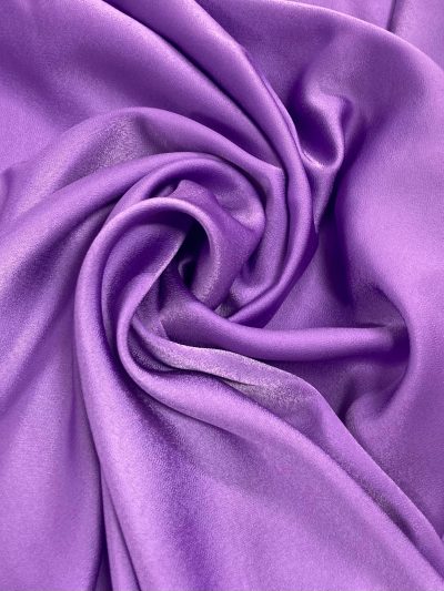 Crepe Satén corinto violeta