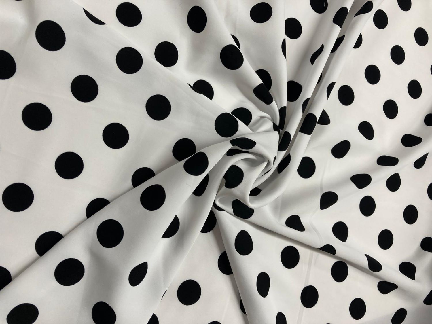 Abril blanco/negro grande