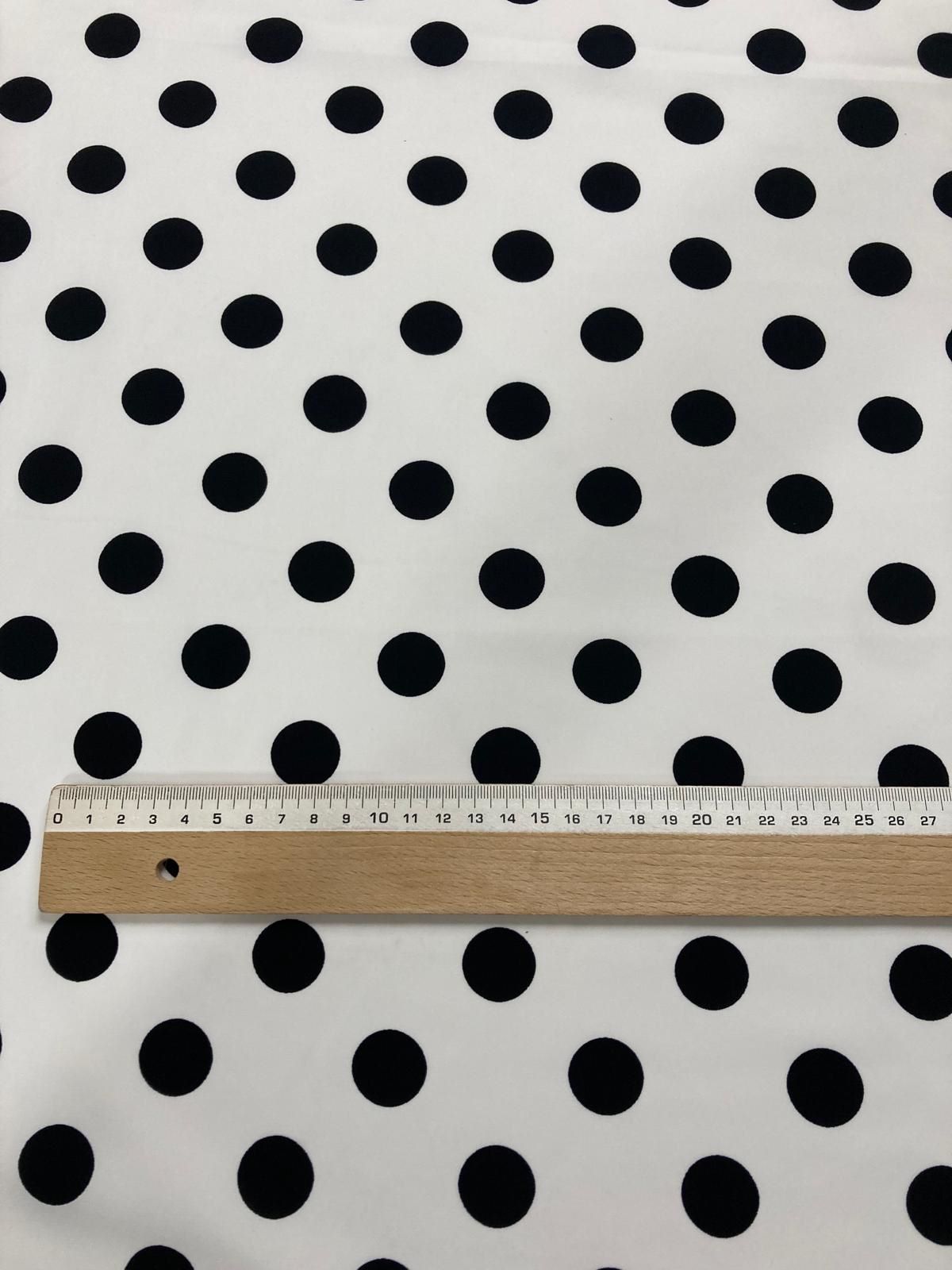 Abril lunar negro grande