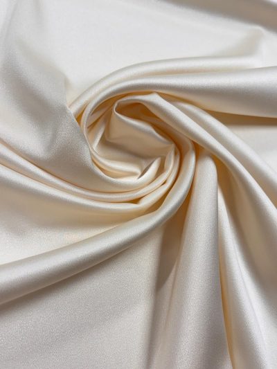 Crep satén Kasandra crema